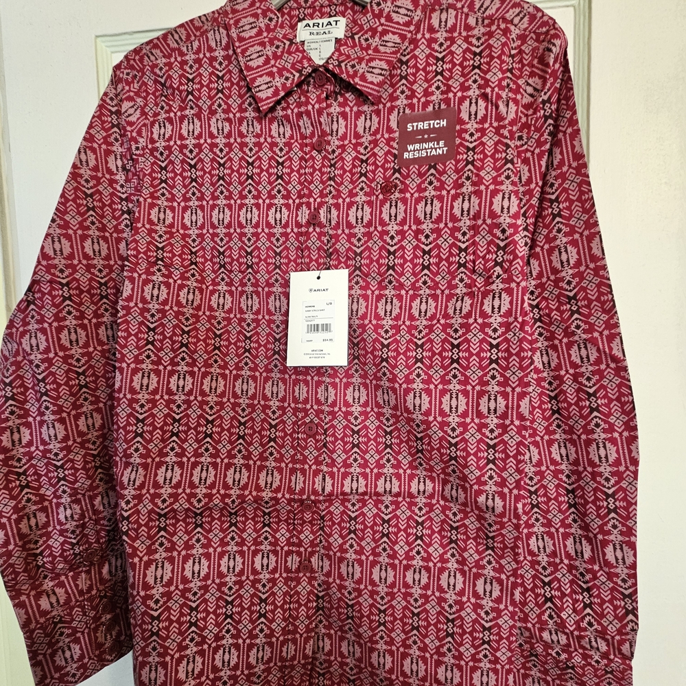 Ariat NWT Red and White Geometric Button-Down Shirt